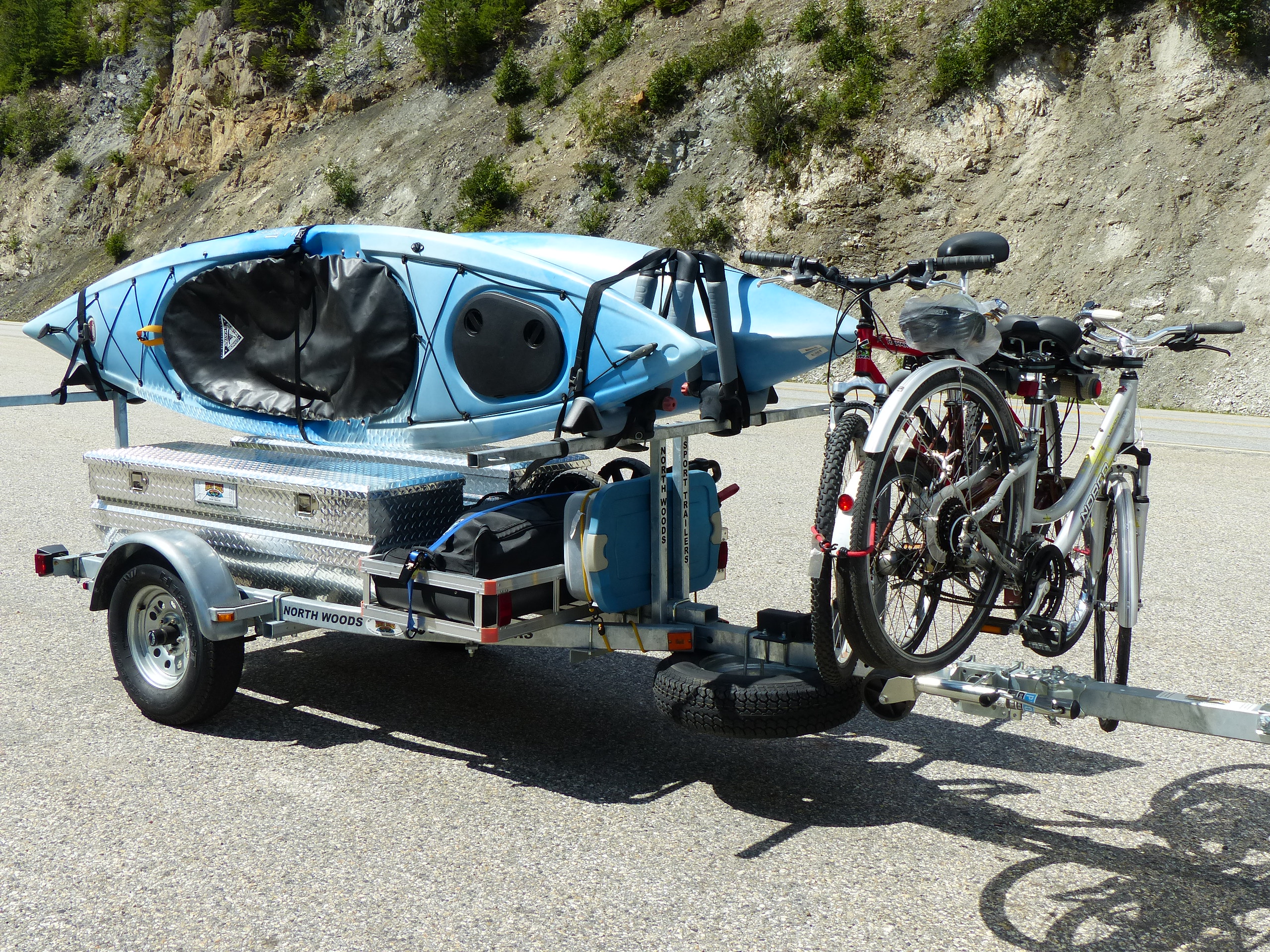 Bike trailer for SUPs, kayaks, shopping and more - reacha